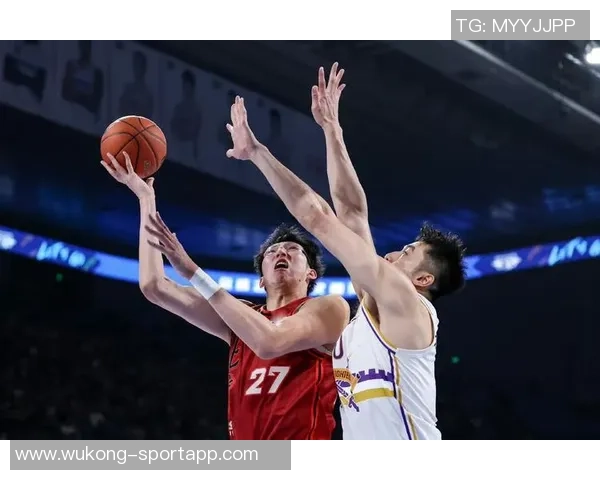 20岁中国球员邓雨婷在美国比赛中表现出色创赛季新高助球队险胜